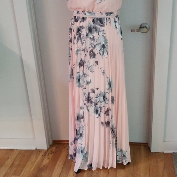 Dress - Picture 4 of 4